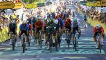 Tour de France, 6a tappa: Philipsen s'illude, a Digione gran colpo di reni di Groenewegen