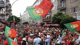 Portogallo-Francia, giornalista aggredito in diretta tv: cosa è successo