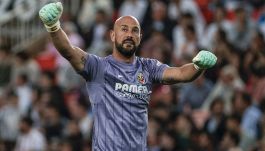 Como, la terza vita di Pepe Reina: torna in A a 41 anni: la storia di un portiere leader