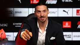 Milan, altro che Zirkzee e Morata: Ibrahimovic in live sui social dal mare e i tifosi rimpiangono Maldini