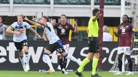 Torino-Atalanta, moviola: Rapuano non vede nessun rigore, finale caotico, Var decisivo