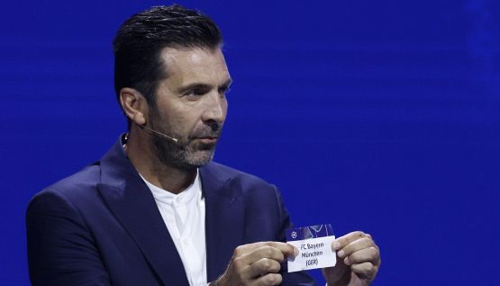 Champions League, il nuovo format bocciato dai tifosi, il web scatenato: non si capisce niente