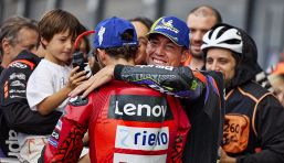 MotoGP Silverstone, qualifiche: Bagnaia e Espargarò da record, Pecco sfortunato consegna la pole al rivale