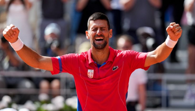 Parigi 2024, Djokovic finalmente sale sull'olimpo! Alcaraz cede due volte al tiebreak, Nole è sempre più leggenda