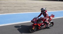 MotoGP Sprint Race Silverstone: vince Bastianini tra i colpi di scena, cade Bagnaia e Martin accorcia