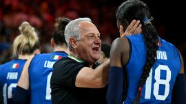 Egonu e Fahr patto d’acciaio, Velasco e il gesto per Paoletta: l’Italvolley avvisa la Turchia con una foto