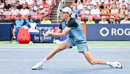 Atp Montreal, Sinner fermato dalla pioggia, stasera il match con Tabilo. Tsitsipas, addio polemico al papà allenatore