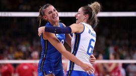 L'Italvolley torna a casa: accoglienza trionfale a Linate. L'oro di Alessia Orro: “L’abbiamo fatta grossa”