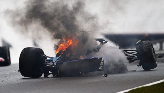 F1 Gp Olanda, attimi di terrore per Sargeant: sbatte a muro, la sua Williams prende fuoco!
