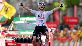Vuelta a España, 9a tappa: Yates, una fuga per la vittoria lunga 58km. Carapaz accorcia su Roglic e O’Connor