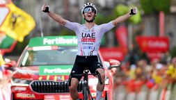 Vuelta a España, 9a tappa: Yates, una fuga per la vittoria lunga 58km. Carapaz accorcia su Roglic e O’Connor