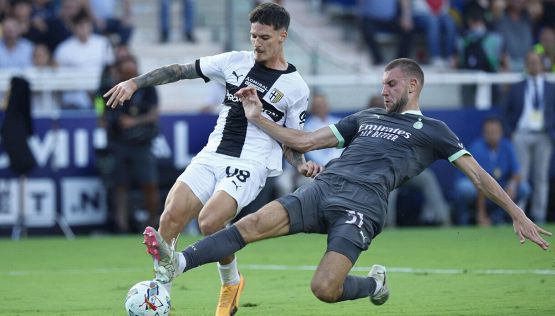 Parma-Milan, moviola: Sacchi dimentica i cartellini, Var decisivo, rigore negato e un gol annullato