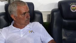 Mourinho, furia sugli arbitri dopo flop Fenerbahce in Champions e ora aspetta la Roma