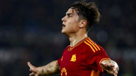 Roma, Dybala: i motivi del dietrofront, il ruolo della moglie e la reazione dei compagni, come cambia il mercato