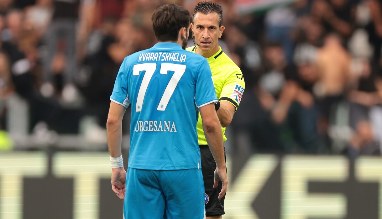 https://wips.plug.it/cips/sport.virgilio.it/cms/2024/09/daniele-doveri-juventus-napoli-proteste-arbitro.jpeg