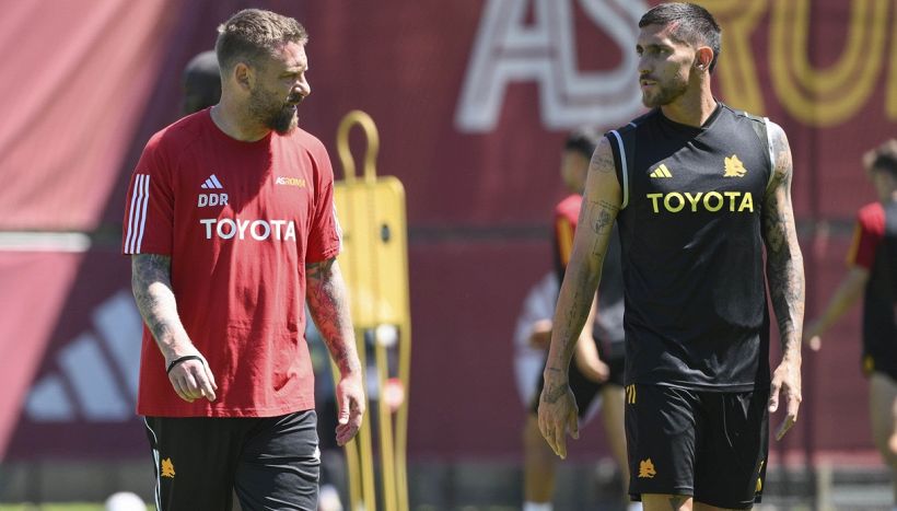 Roma, Pellegrini e Cristante salutano De Rossi dopo la contestazione a Trigoria: l'ex Lazio Caicedo se la ride