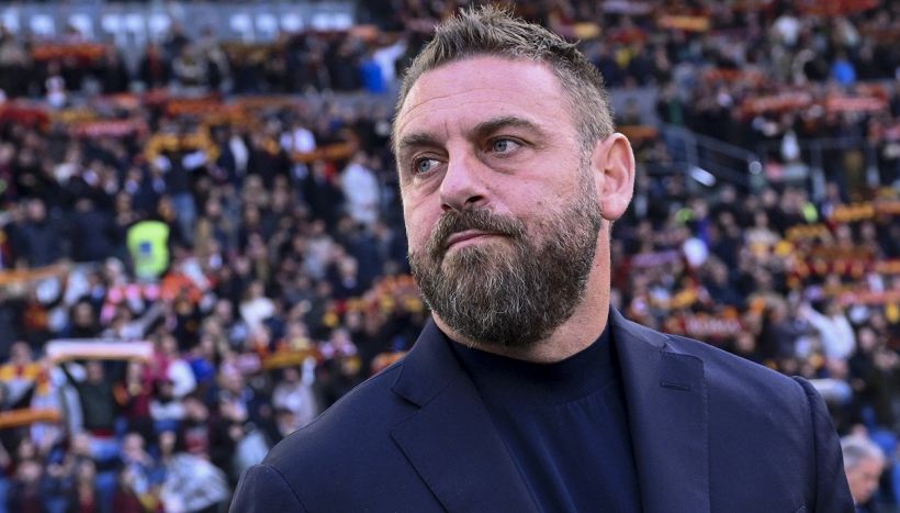 Roma, la promessa di De Rossi dopo l'esonero: Curva Sud con DDR, contestazione durissima contro l'Udinese