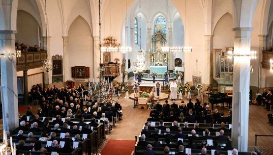I funerali di Sven Goran Eriksson: il dolore della compagna, i figli e il papà , l'omaggio di David Beckham e l'ex Nancy Dall'Olio