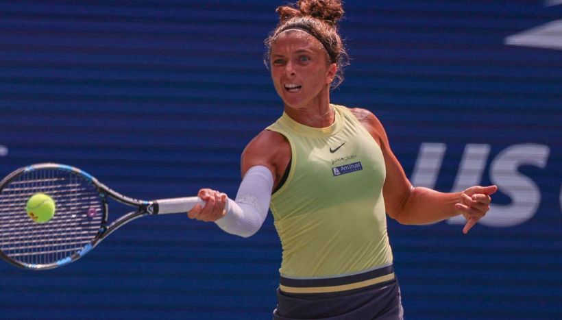 Sara Errani "litiga" con il suo coach Pablo Lozano sul campo di padel: "E abbiamo pure vinto"