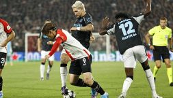 Feyenoord-Leverkusen, moviola: Massa dà e poi toglie rigore e annulla 2 gol agli olandesi