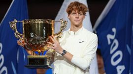 Sports Illustrated incorona Alcaraz e dimentica Sinner, che prepara il rientro a Pechino dove tutto ebbe inizio