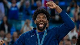 NBA, rinnovo record per Joel Embiid a Phila: 300 milioni fino al 2029. Ma adesso è 'condannato' a vincere l'anello