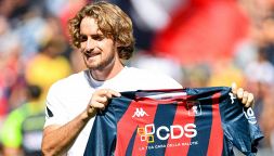 Genoa-Roma, Tsitsipas cuore rossoblù: il tennista greco a Marassi insieme alla fidanzata Paula Badosa