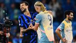 Manchester City, la maglietta usata con l’Inter firmata dagli Oasis che Acerbi ha chiesto ad Haaland