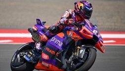 MotoGP: Martin domina il GP di Indonesia, secondo Acosta con giallo, Bagnaia a podio limita i danni. Marquez a fuoco