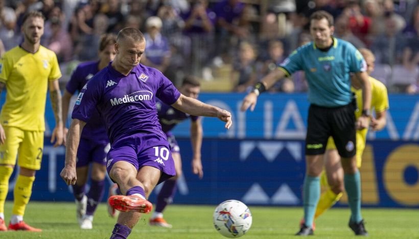 Fiorentina-Lazio 2-1: due rigori di Gudmundsson per il sorpasso, primo sorriso viola, l'islandese già leader