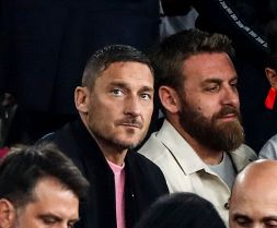 Roma, Totti attacca i Friedkin, boccia il mercato e avverte De Rossi: “Rischia la fine di Mourinho”