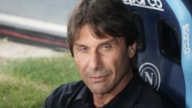 Napoli: Conte contro la Juventus si ispira all’Inter, poi elogia Motta e bacchetta gli arbitri su Kvara