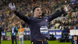 Diamond League, Fabbri a letto con il trofeo e cita Adani. Tamberi infinito, arriva il messaggio della moglie