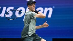 US Open, Sinner da leggenda: Jannik doma Fritz e festeggia a New York con un bacio liberatorio a Kalinskaya