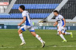 Serie B: colpo Sudtirol in casa della Reggiana, crisi conclamata Samp. Pisa in testa alla classifica dopo lo slittamento causa Var