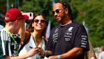 F1, Hamilton ha già voglia di Ferrari: il saluto alla Mercedes sui social è un messaggio per Maranello