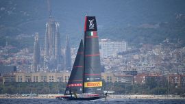 America's Cup, Luna Rossa batte anche Alinghi: è a punteggio pieno. Protesta degli svizzeri respinta