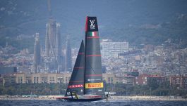 America's Cup, Luna Rossa batte anche Alinghi: è a punteggio pieno. Protesta degli svizzeri respinta