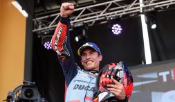 MotoGP Aragon: Marc Marquez vince e bissa il capolavoro, paura per Bagnaia dopo lo scontro col fratello Alex