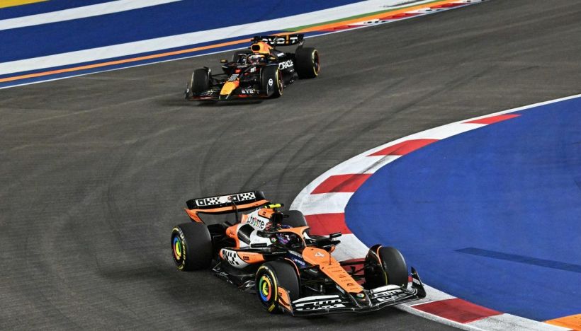 F1, Norris domina il Gp Singapore: Verstappen secondo limita i danni. Rimonta Ferrari: Leclerc 5°, Sainz 7°