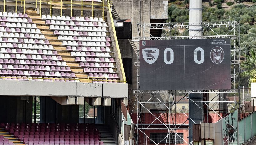 Var non funziona in Salernitana-Pisa: le squadre si rifiutano di giocare, rimedio trovato, gara iniziata alle 17.30