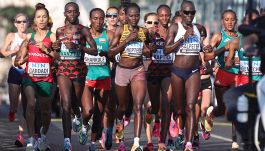 Rebecca Cheptegei maratoneta ugandese bruciata viva con la benzina dal fidanzato: lotta per la vita. Era a Parigi 2024