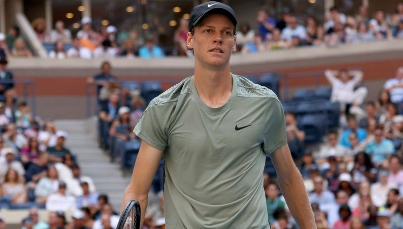 US Open, Sinner gelido sui ko di Alcaraz e Djokovic: Jannik domina O'Connell e spiega i motivi della svolta