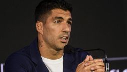 Suarez lascia l’Uruguay, addio in lacrime e le scuse a Chiellini: "Che errore ho fatto"