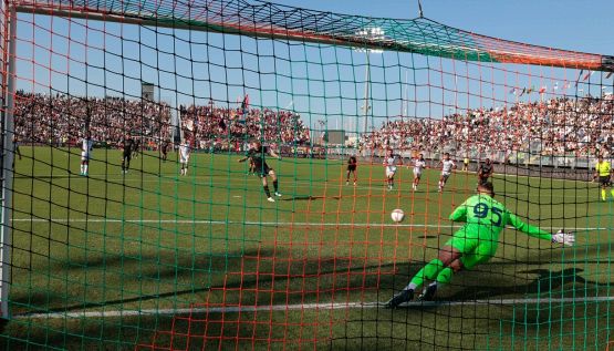 Venezia-Genoa 2-0: Gollini delizia e poi croce, si riscatta Pohjanpalo, Malinovskyi ko. VAR protagonista