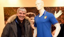 Paolo Rossi, murales di 60 metri per lui a Vicenza: la commozione della moglie e i ricordi di Altobelli e Cabrini