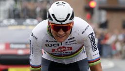 Ciclismo, van der Poel a sorpresa va a correre la mezza maratona di Alicante. E nel 2025 pensa alla Vuelta