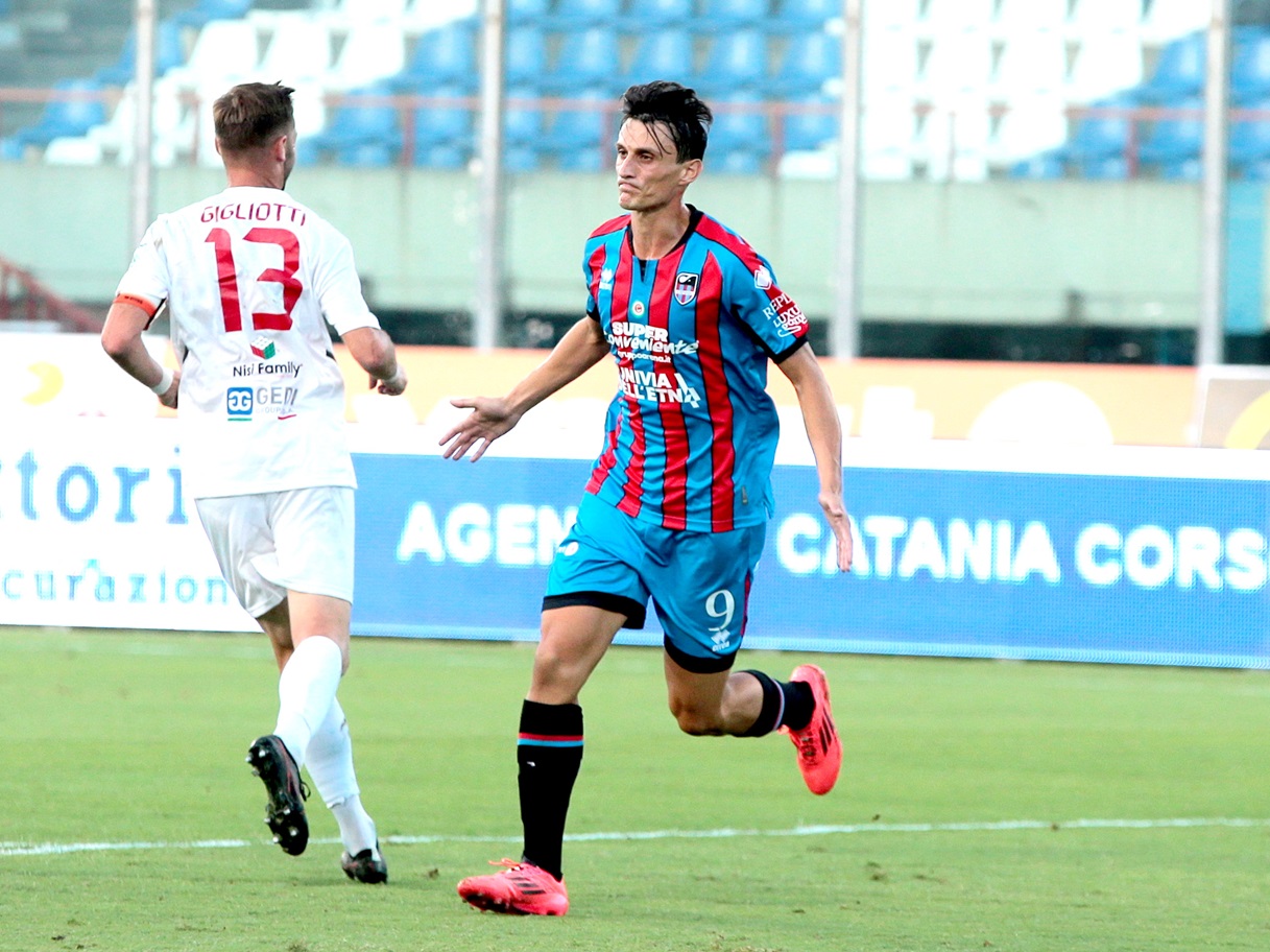 https://wips.plug.it/cips/sport.virgilio.it/cms/2024/10/catania-altamura-inglese-catania-festeggia-dopo-gol-2-0-lps.jpg