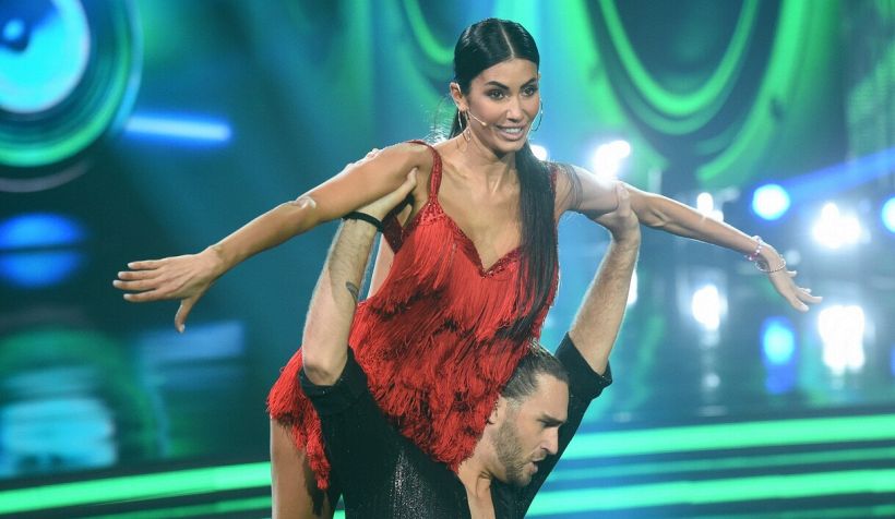 Ballando con le stelle: Federica Nargi dà spettacolo, poi corre ad abbracciare la sorella vittima di anoressia