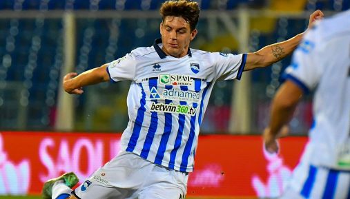 Spal-Pescara, moviola: Fumogeni in campo, rigore negato e gara interrotta due volte